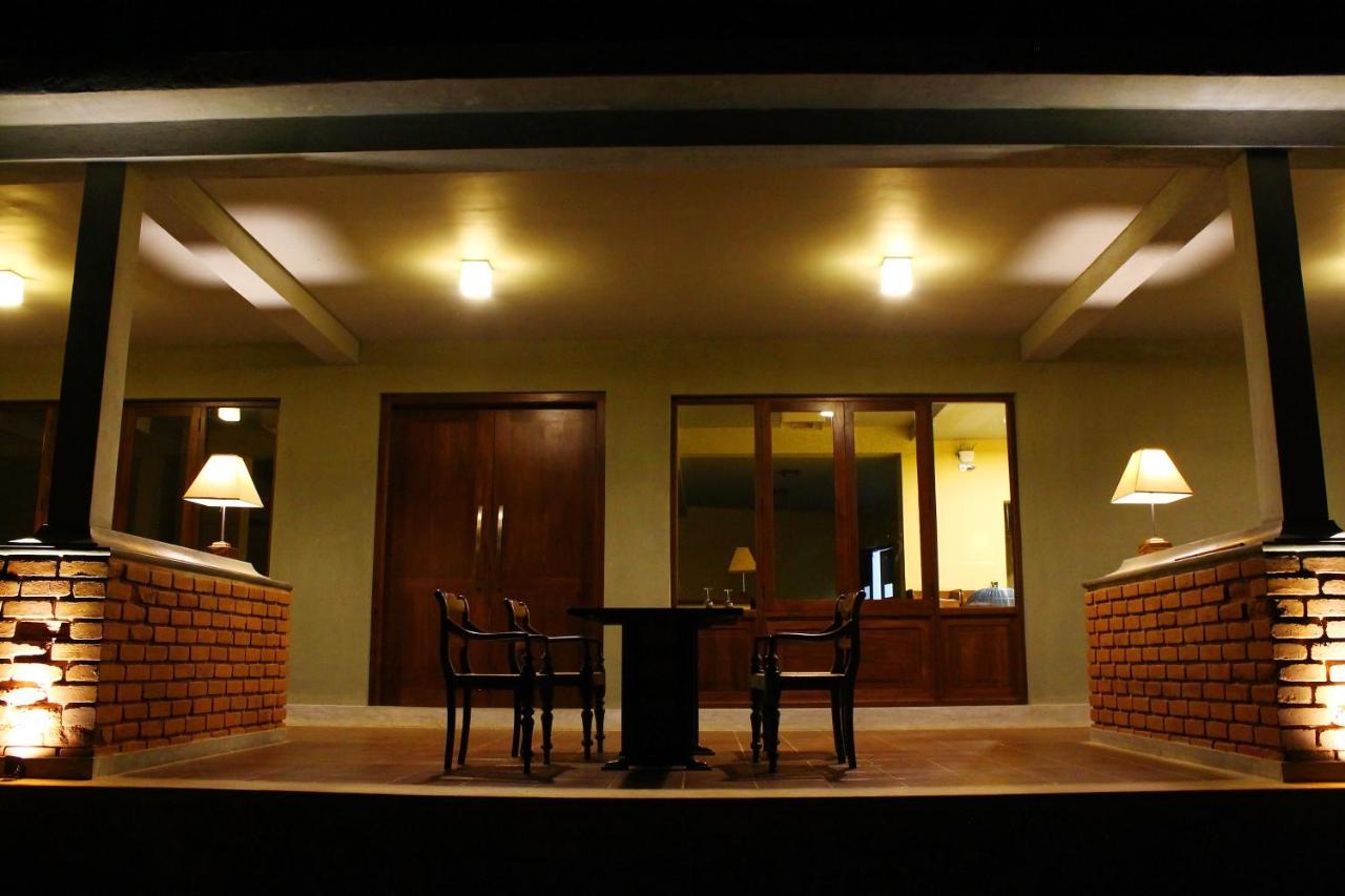 Ehalagala Lake Resort Sigiriya Exterior photo