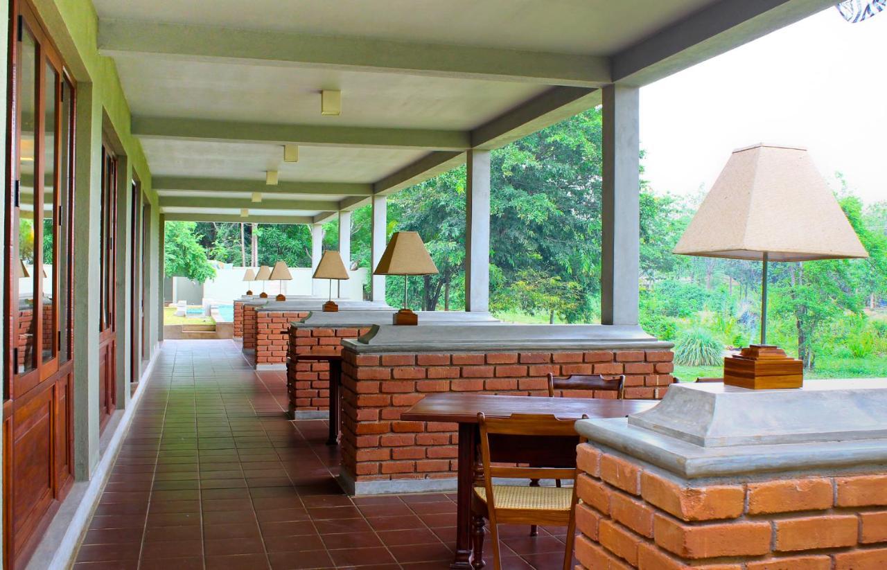 Ehalagala Lake Resort Sigiriya Exterior photo