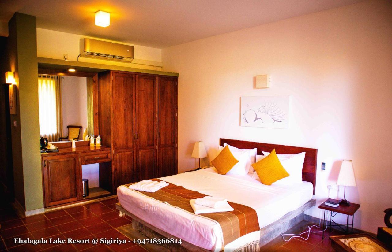 Ehalagala Lake Resort Sigiriya Exterior photo